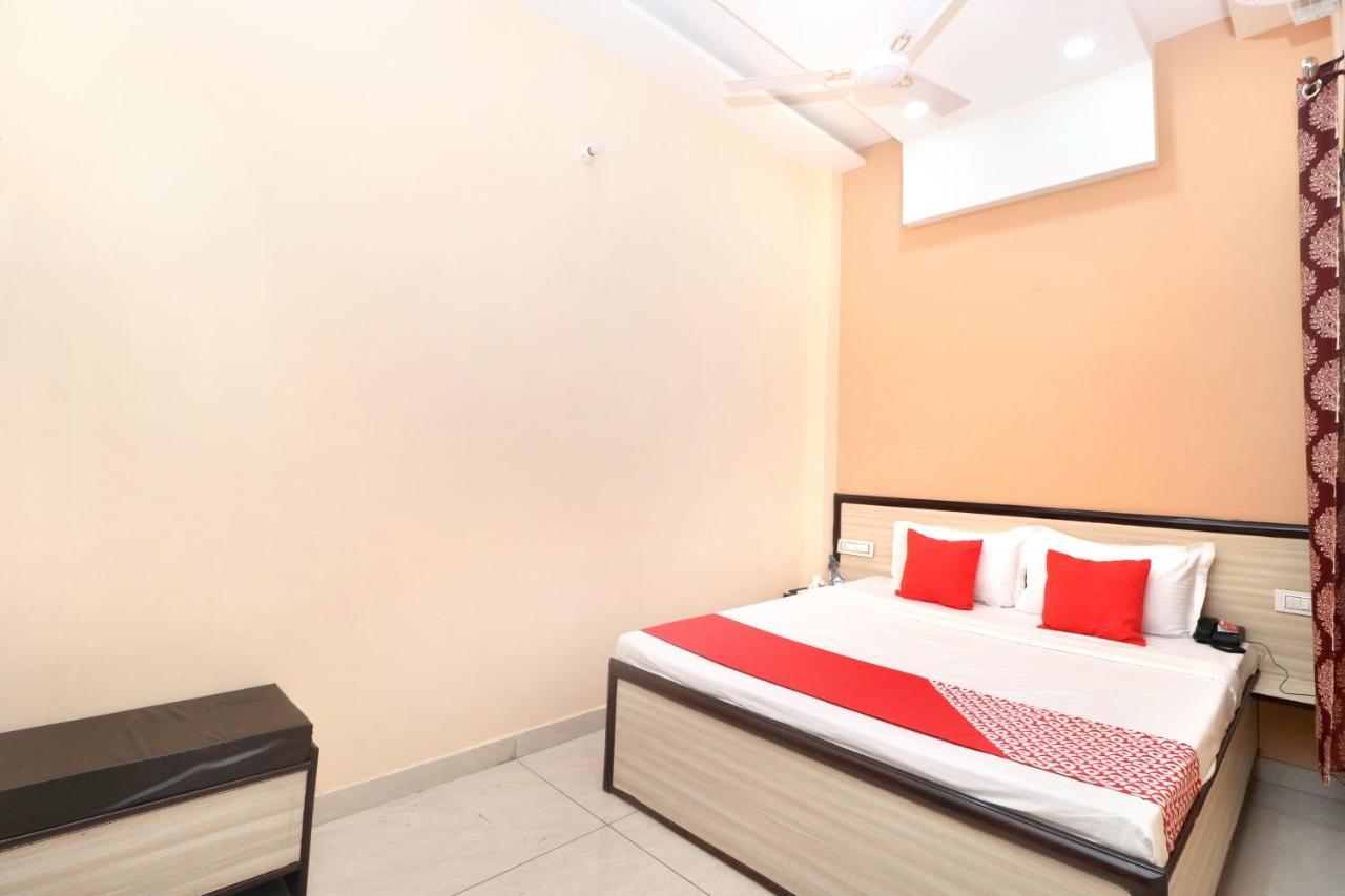 Vaccinated Staff- Oyo 15127 Pryag Guest House Jalandhar Exterior photo