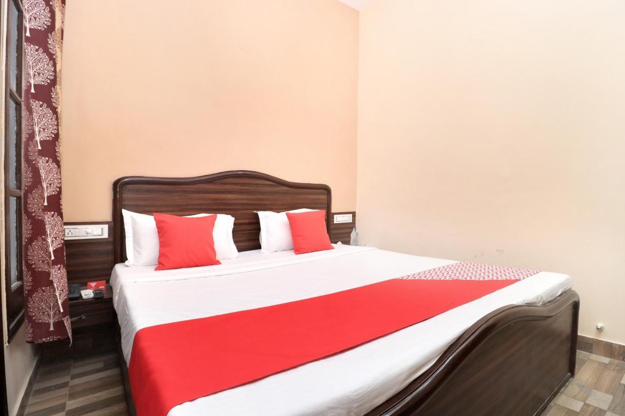 Vaccinated Staff- Oyo 15127 Pryag Guest House Jalandhar Exterior photo