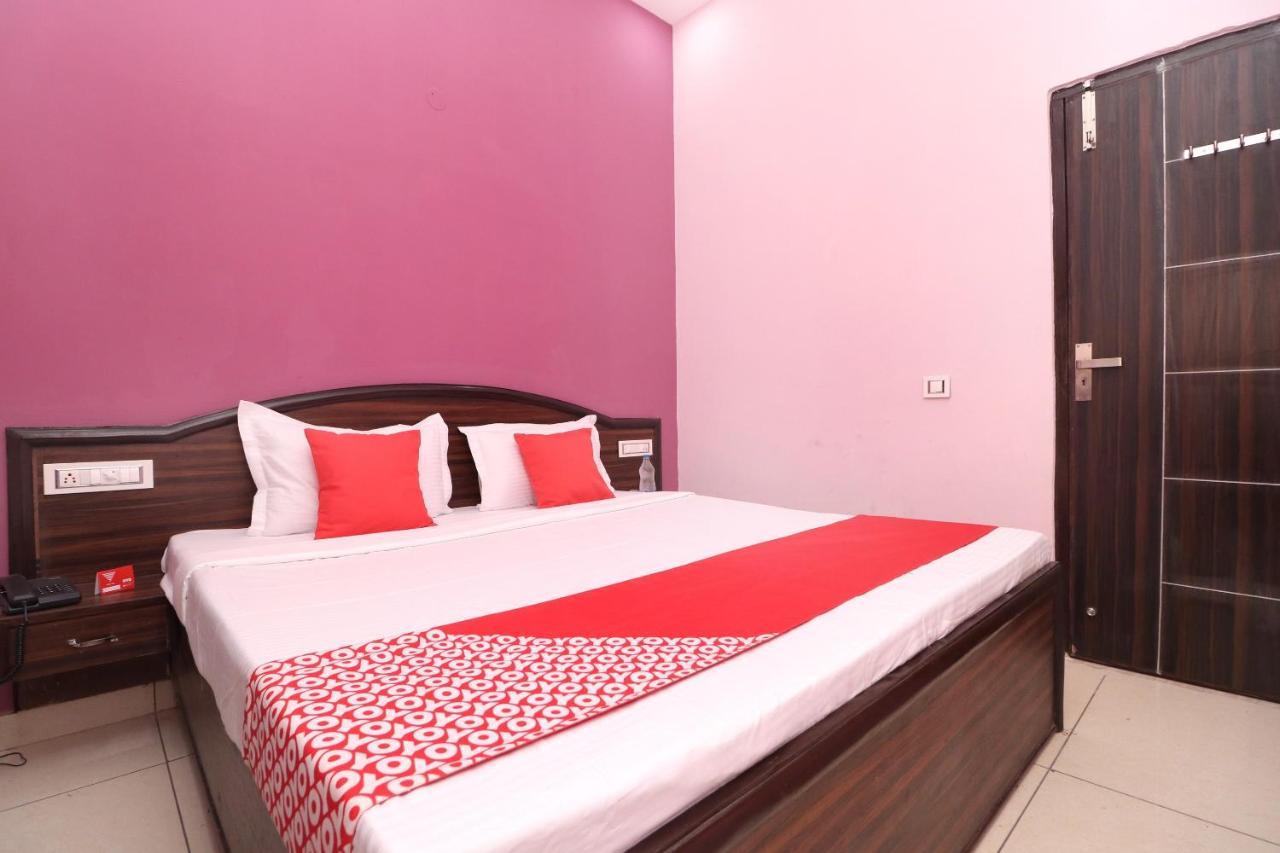 Vaccinated Staff- Oyo 15127 Pryag Guest House Jalandhar Exterior photo