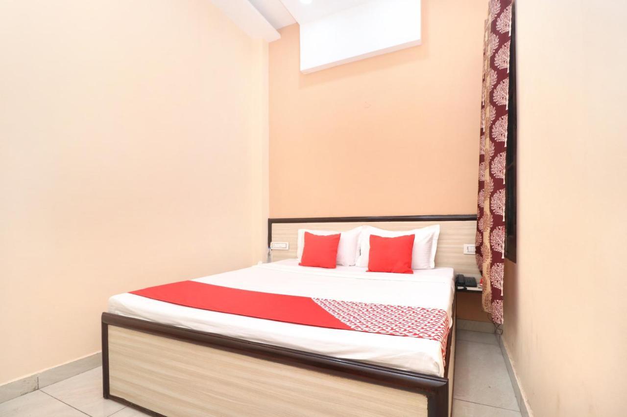 Vaccinated Staff- Oyo 15127 Pryag Guest House Jalandhar Exterior photo