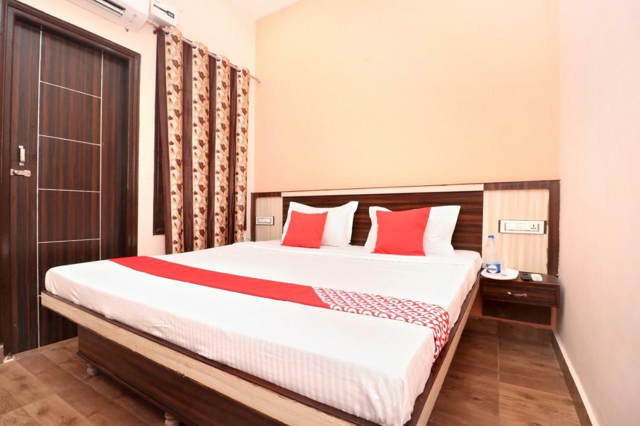 Vaccinated Staff- Oyo 15127 Pryag Guest House Jalandhar Exterior photo