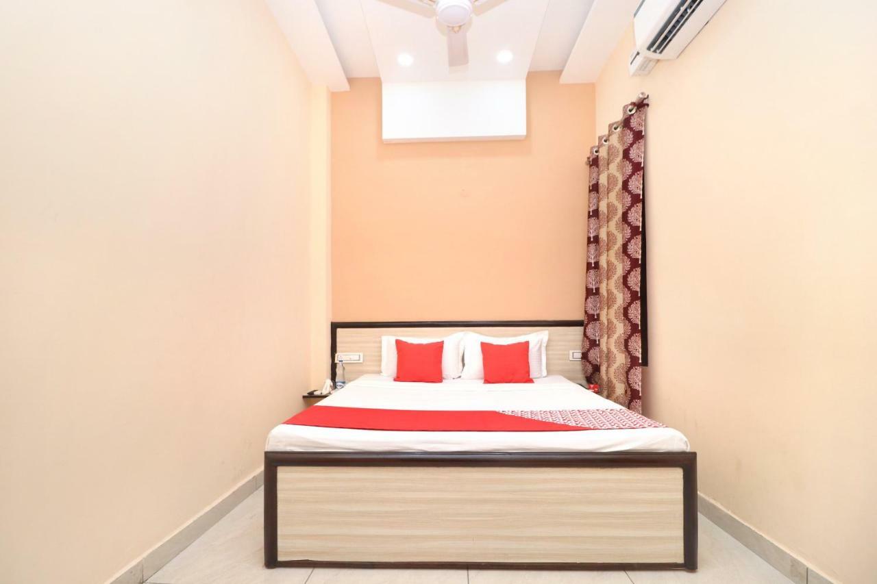Vaccinated Staff- Oyo 15127 Pryag Guest House Jalandhar Exterior photo