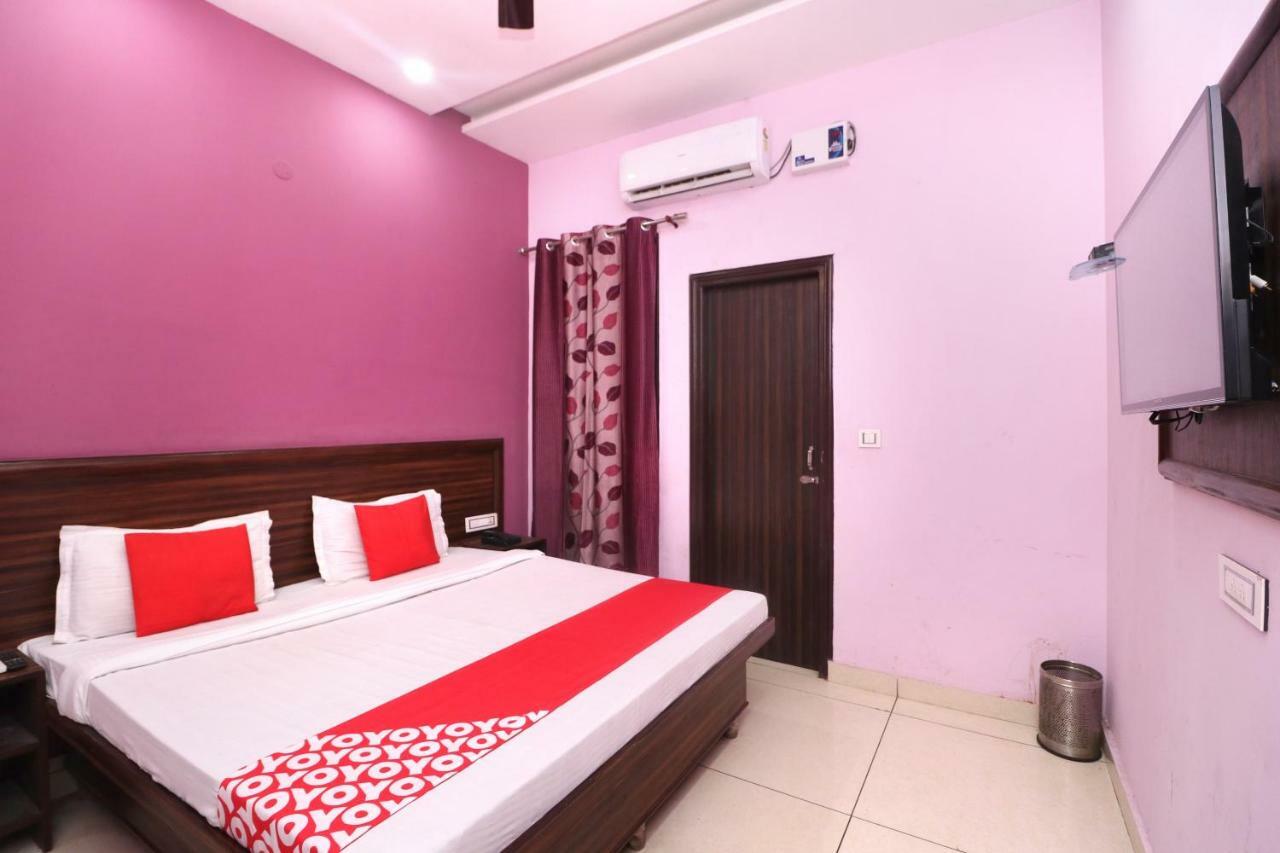 Vaccinated Staff- Oyo 15127 Pryag Guest House Jalandhar Exterior photo