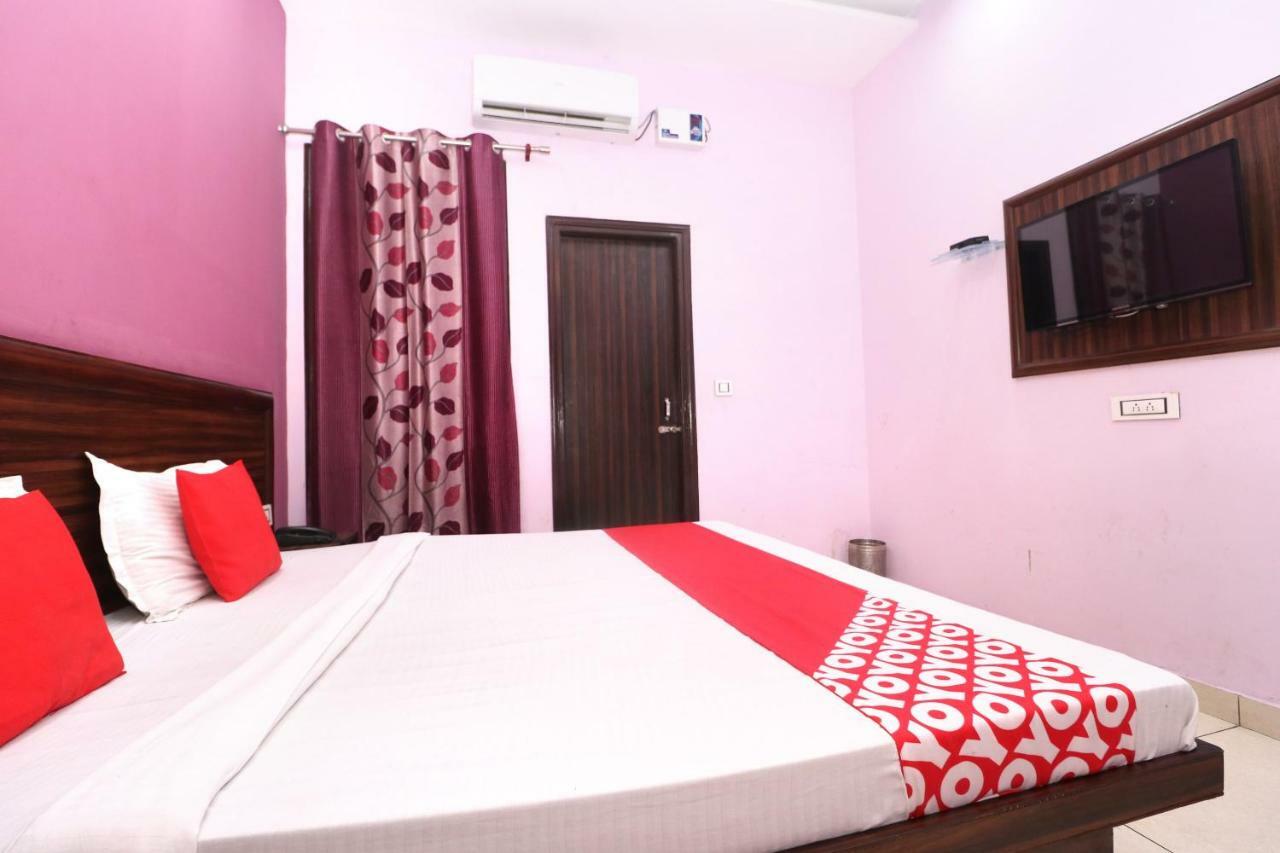 Vaccinated Staff- Oyo 15127 Pryag Guest House Jalandhar Exterior photo