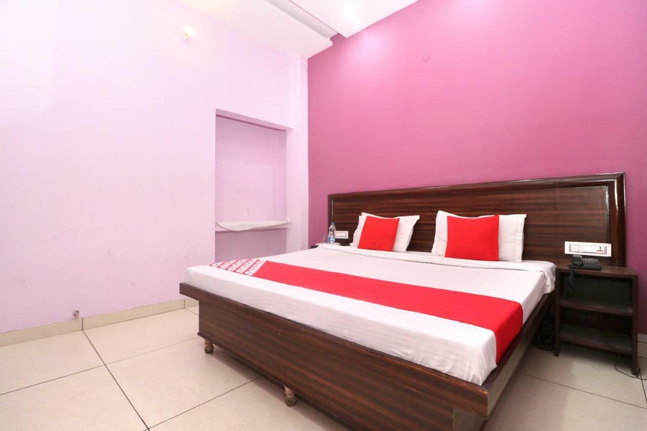 Vaccinated Staff- Oyo 15127 Pryag Guest House Jalandhar Exterior photo